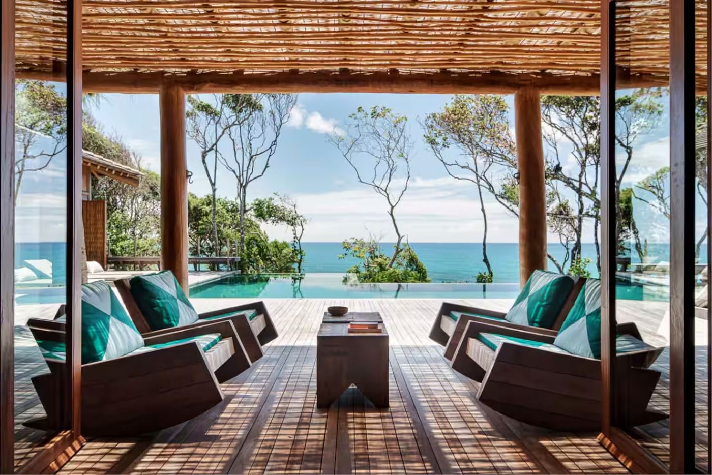 Living abierto frente al mar