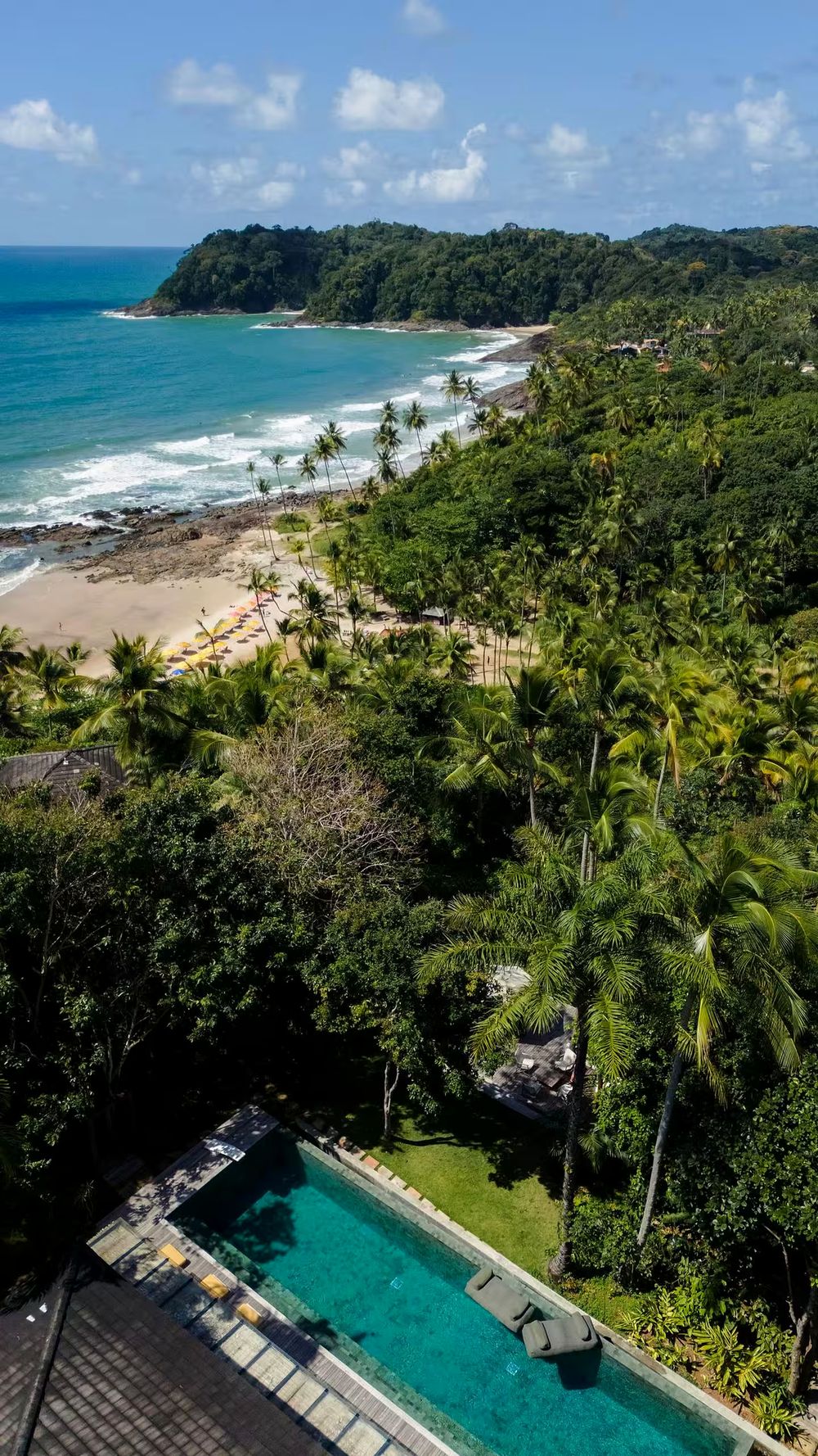 El refugio y la playa de Itacaré desde el aire